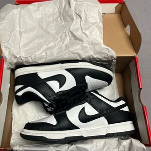 Nike Men's Black and White Sneakers